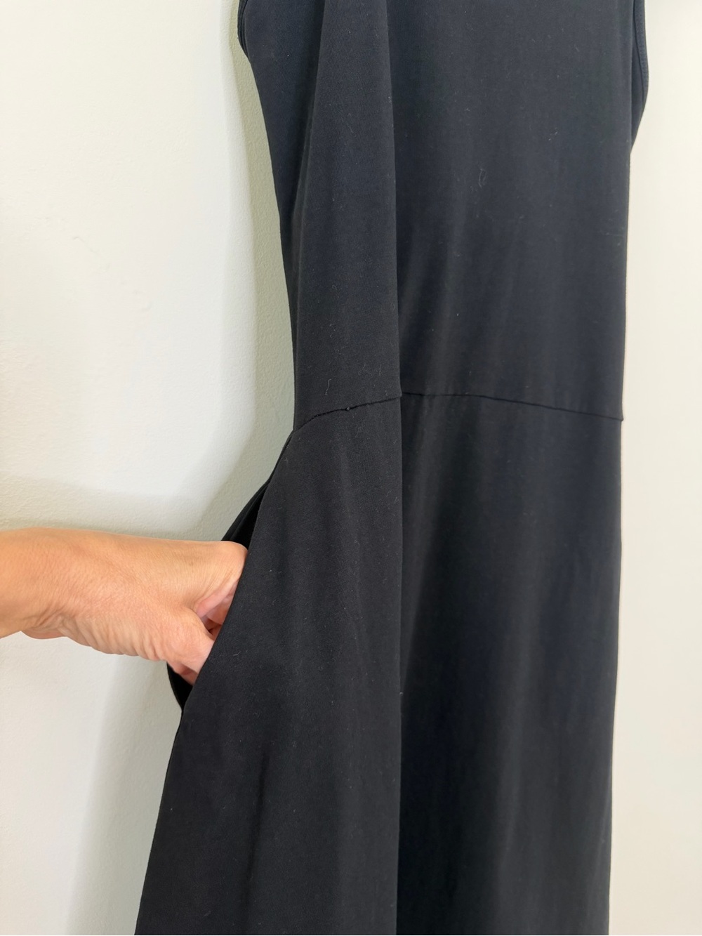 Elegant Double-Strap Black Midi Dress - Picture 4 of 11